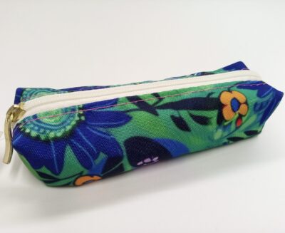 Cartuchera florecer cubo - Flores azules fondo verde